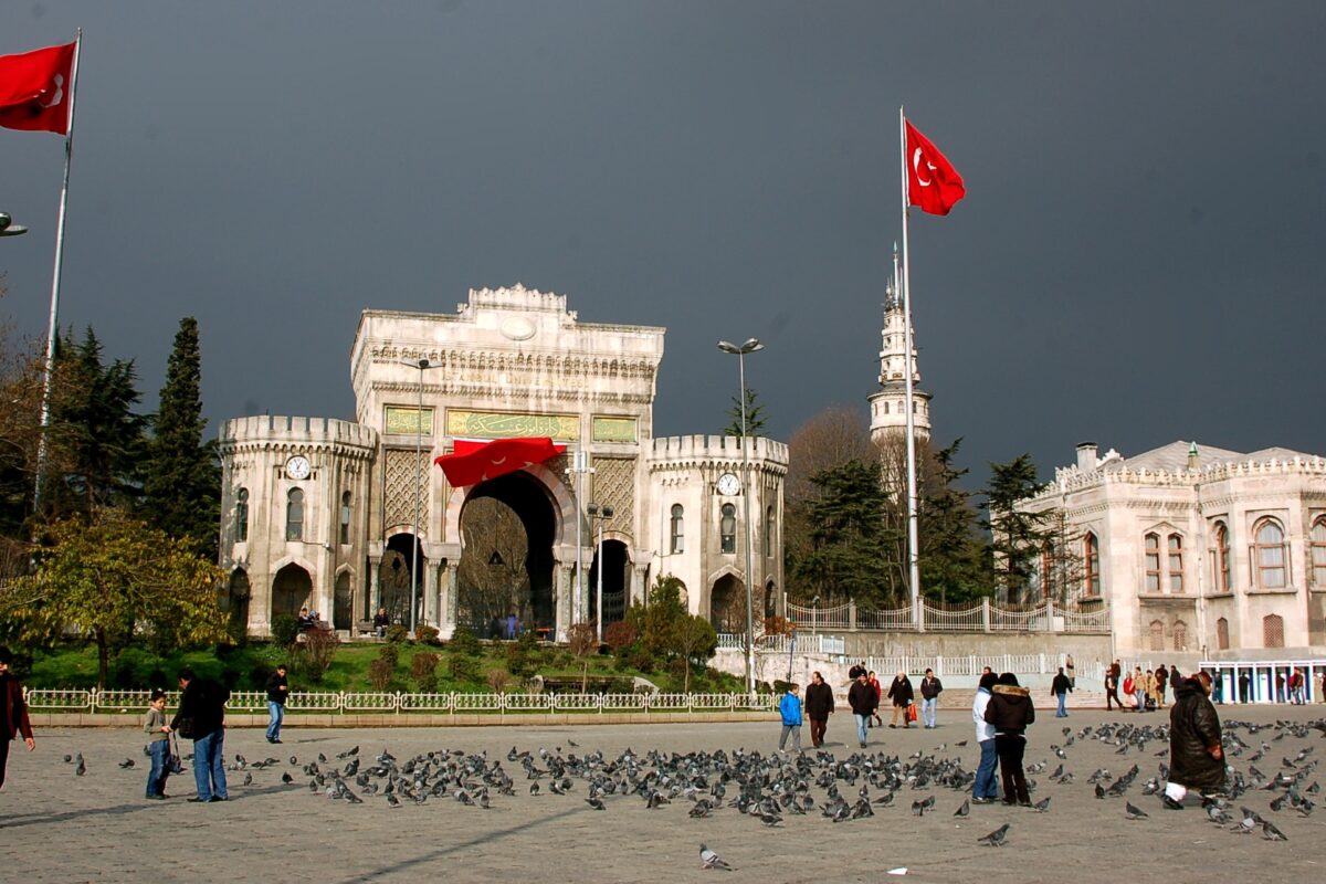 Beyazıt Square, Istanbul University